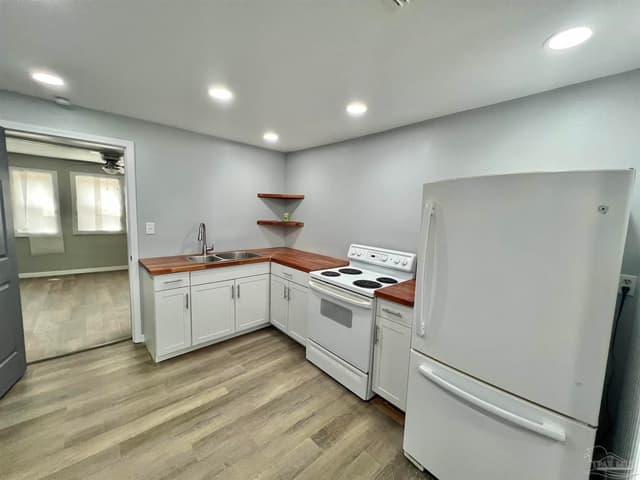 102 W Avenue A, Atmore AL 36502 photo 8
