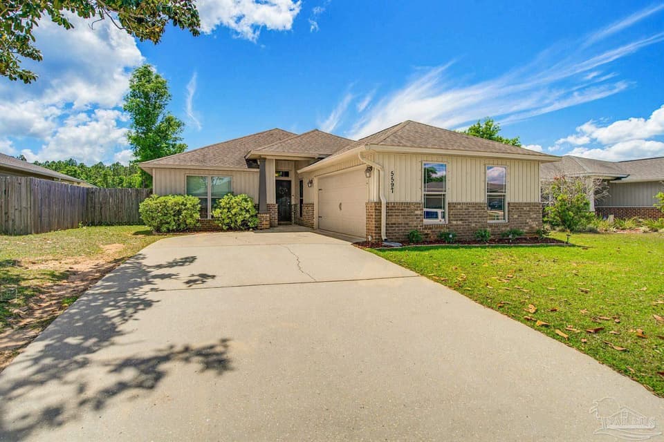 5597 Peach Dr, Pace FL 32571 photo 1