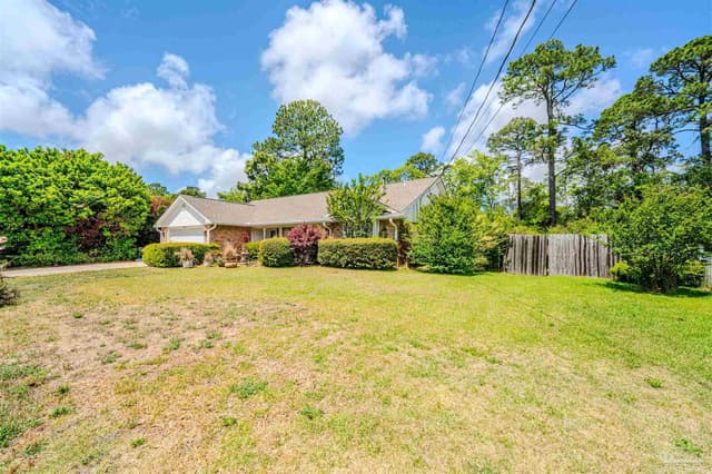 8126 Sedgefield Dr property photo