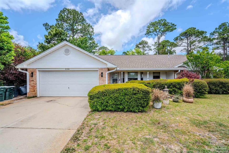 8126 Sedgefield Dr, Pensacola FL 32507 photo 1