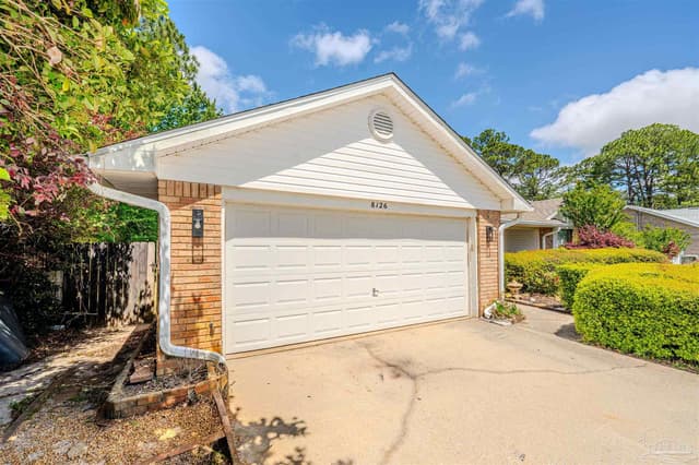 8126 Sedgefield Dr property photo