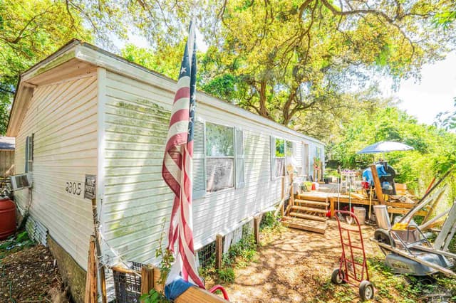 2305 Interlaken St, Pensacola FL 32502 exterior