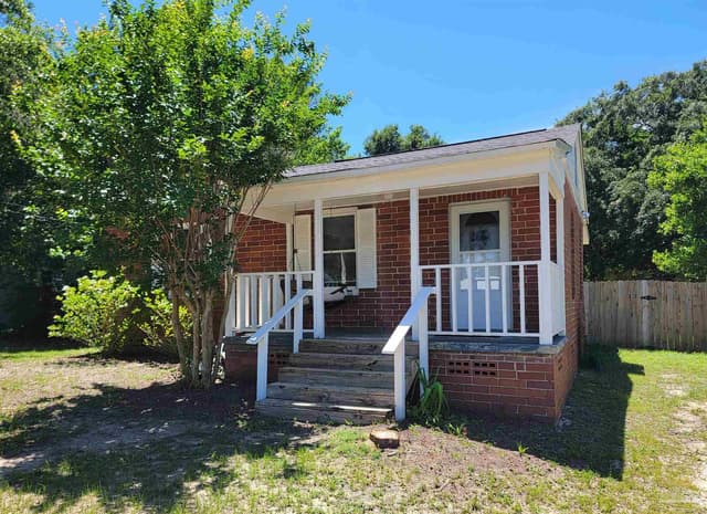 514 NW Syrcle Dr, Pensacola FL 32507 exterior