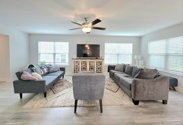380 Hilburn Ln, Pensacola FL 32504 photo 9
