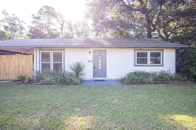 1106 Mills Ave, Pensacola FL 32507 exterior