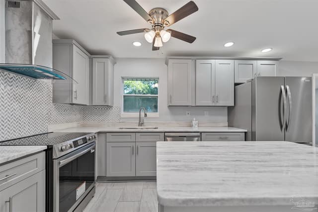 212 Shadow Lawn Ln, Pensacola FL 32507 exterior