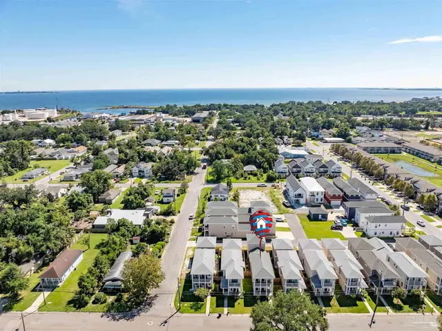 1121 Romana St property photo