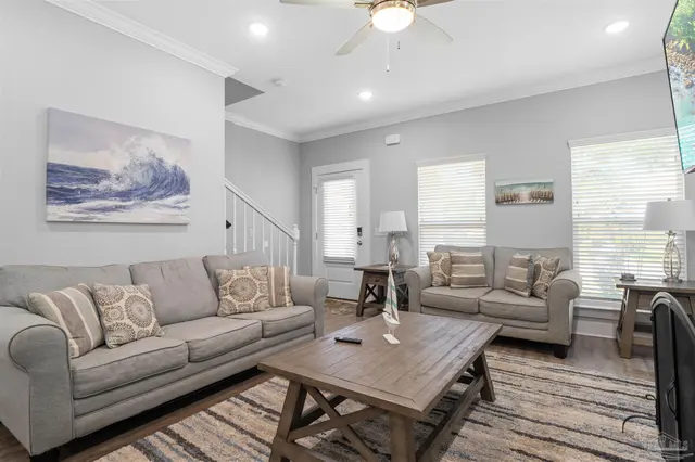 1121 Romana St property photo