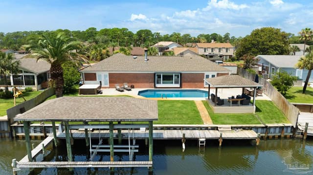 934 Aquamarine Dr, Gulf Breeze FL 32563 exterior