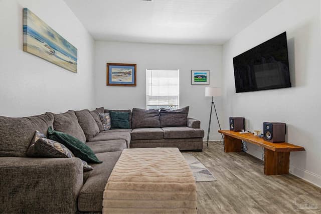 11102 Calvin St property photo