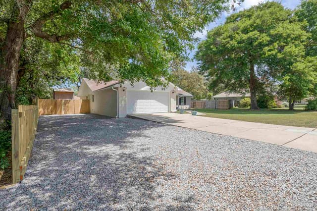 7240 Mier Henry Rd property photo