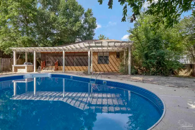 2251 Oxford Dr property photo