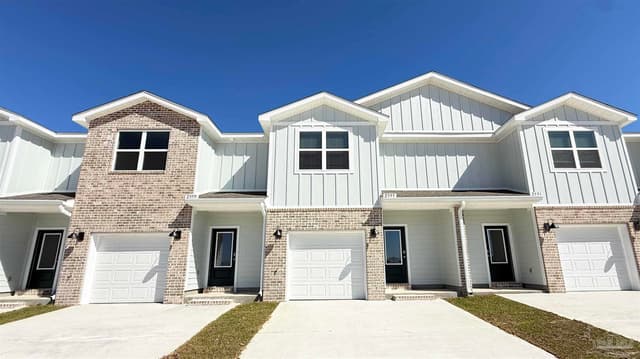 2390 Cliff Hollow Cir, Gulf Breeze FL 32563 exterior