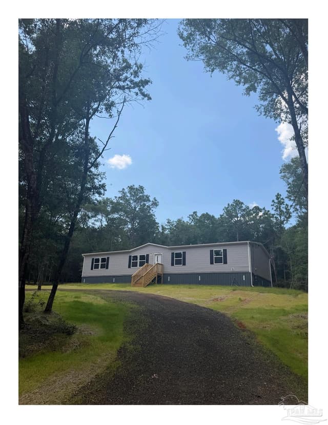 11226 N Lakeview Dr, Milton FL 32583 exterior
