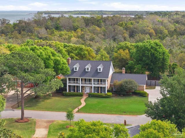 700 Bay Cliffs Rd, Gulf Breeze FL 32561 exterior