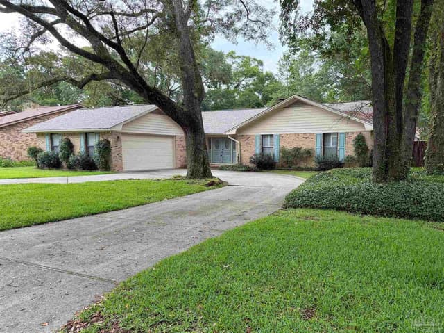 6260 Windwood Dr, Pensacola FL 32504 exterior