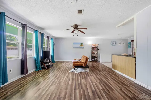 2623 Green Bay Ave property photo