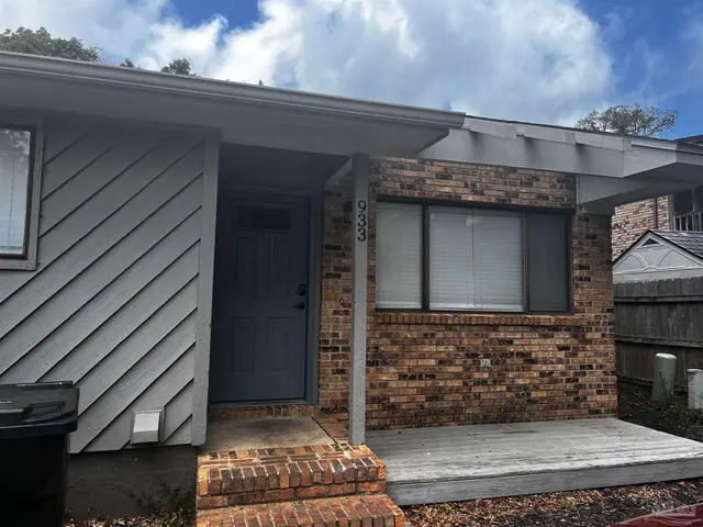 933 Scenic Hwy, Pensacola FL 32503 exterior