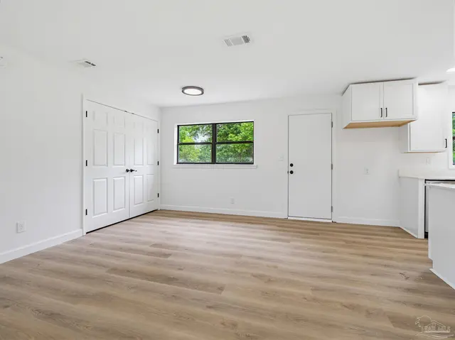 125 Madrid Rd property photo