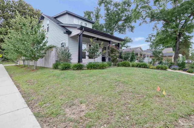 1132 I St property photo