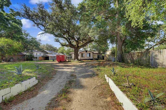 3205 Barrancas Ave, Pensacola FL 32507 photo 3