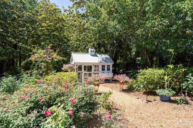 4954 Hickory Shores Blvd property photo