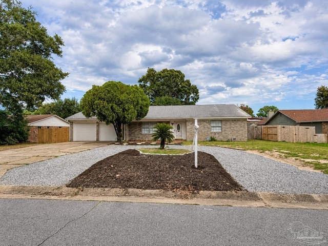 5570 Charbar Dr, Pensacola FL 32526 exterior