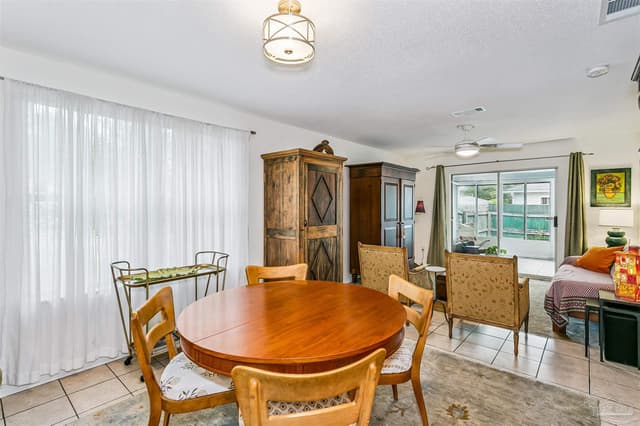1878 Vineyard St property photo