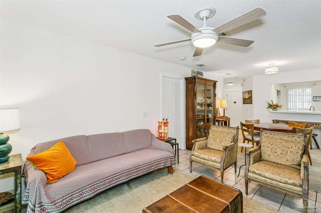 1878 Vineyard St property photo