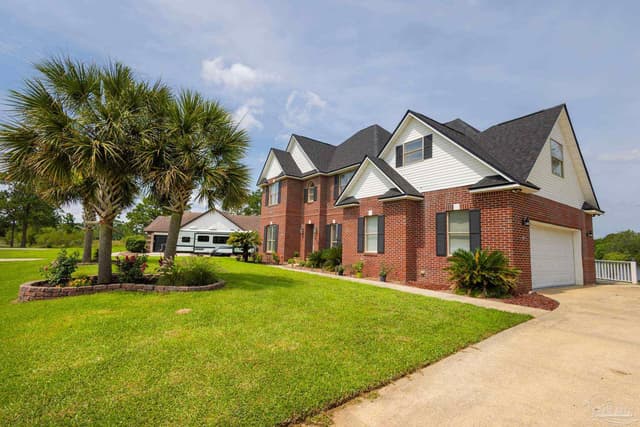 7432 San Ramon Dr, Milton FL 32583 exterior