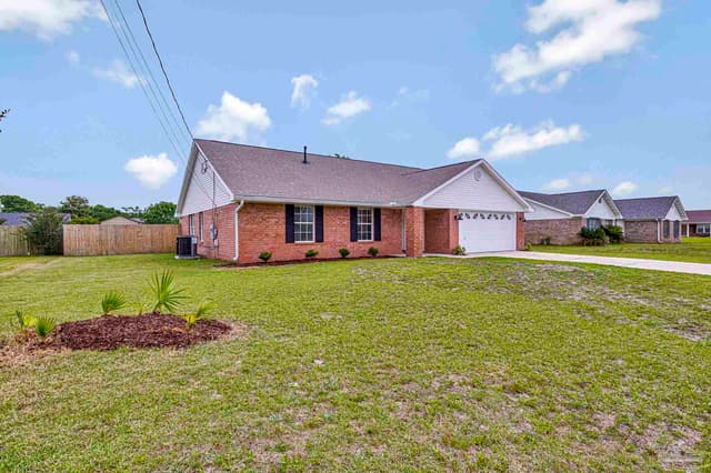 4026 Shorewood Dr, Pensacola FL 32507 photo 2