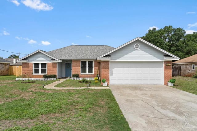 2317 Mary Anne Cir, Navarre FL 32566 exterior