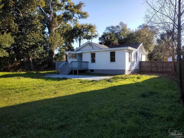 1215 N C St, Pensacola FL 32501 exterior