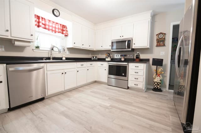 7573 Christie St, Milton FL 32583 photo 3