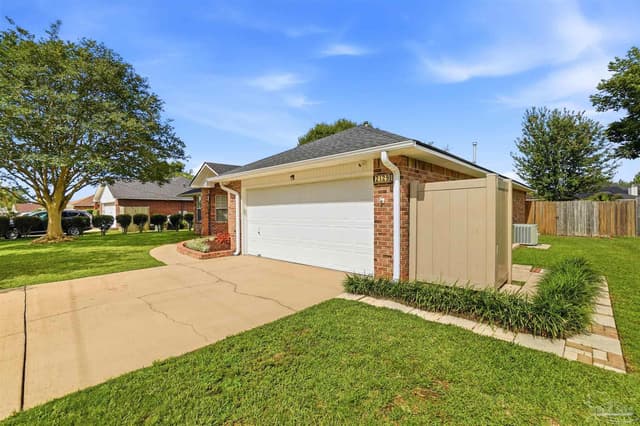 2129 Coral Creek Dr, Pensacola FL 32506 photo 4