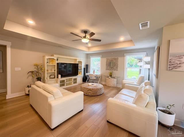 385 Hancock Ln property photo