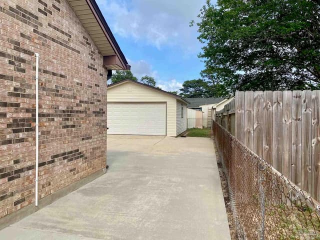 5742 Graymont Ln property photo