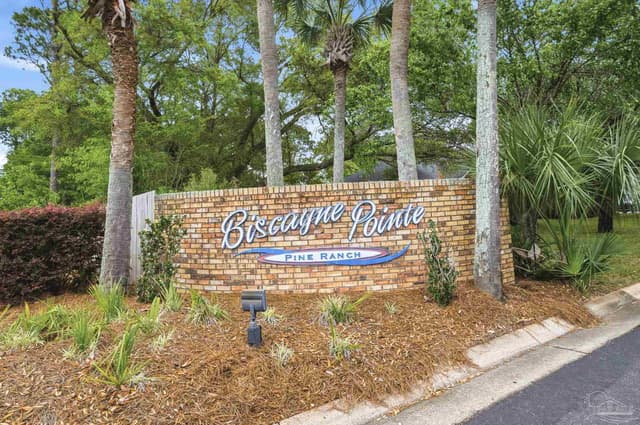 9318 Lucian Ct, Navarre FL 32566 photo 3