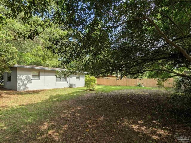 623 Edgecliff Dr property photo