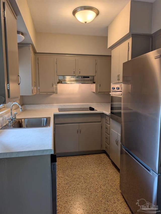 623 Edgecliff Dr property photo