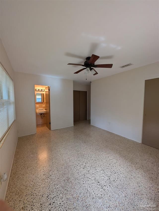 623 Edgecliff Dr property photo