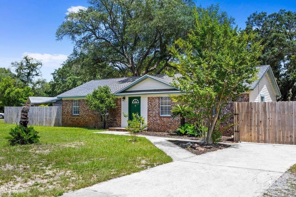 3135 Notre Dame Dr, Gulf Breeze FL 32563 photo 1