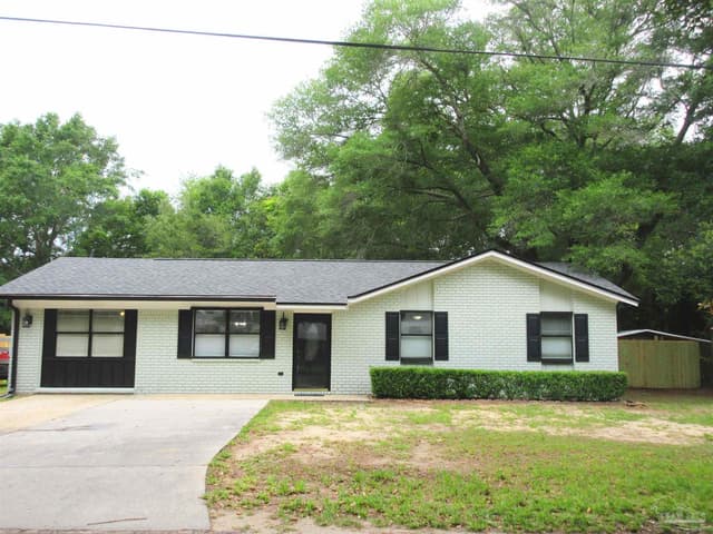 5143 Oakleaf Dr, Pace FL 32571 exterior