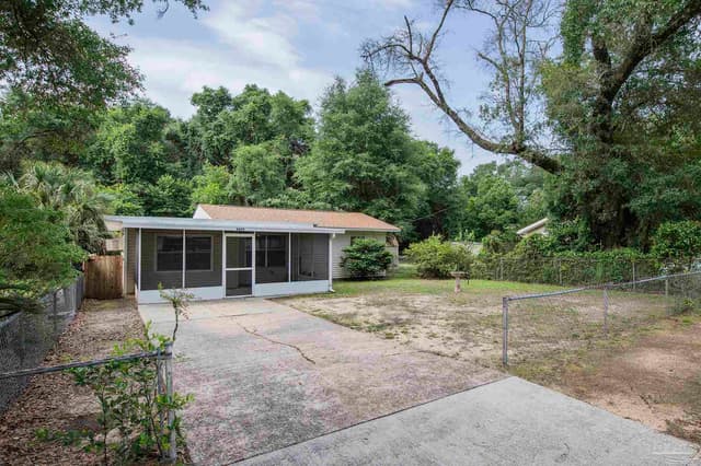 6659 Sanders St, Milton FL 32570 exterior
