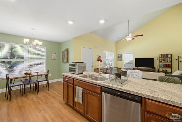 331 Cardinal Cove Ct, Pensacola FL 32504 photo 13
