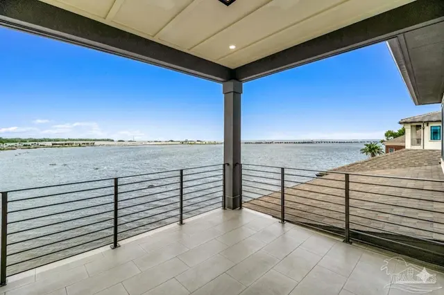 8 Wharf Ave property photo