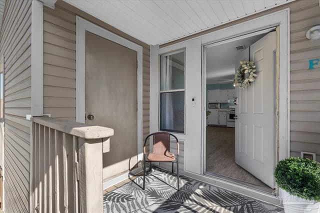 1301 Redwood Ln # F property photo