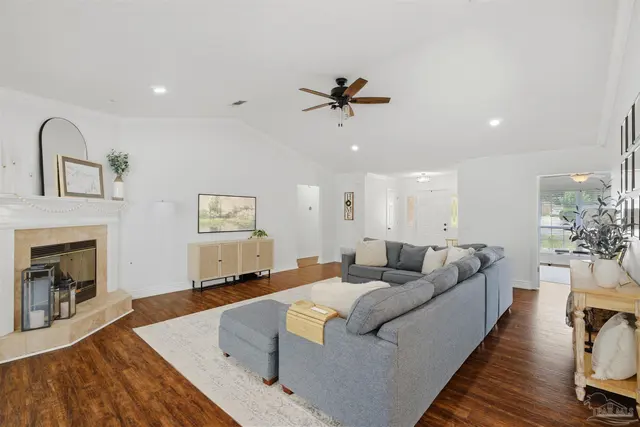 6032 Forest Green Rd, Pensacola FL 32505 exterior