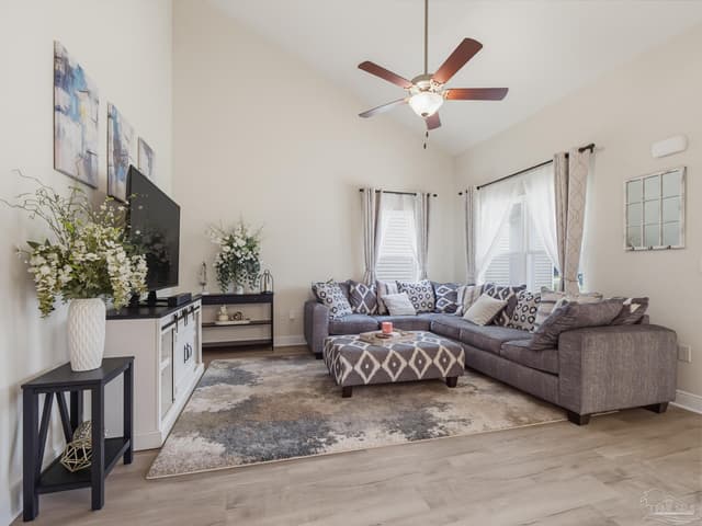 350 Cardinal Cove Ct, Pensacola FL 32504 exterior