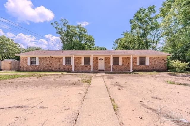 8090 Tippin Ave, Pensacola FL 32514 exterior